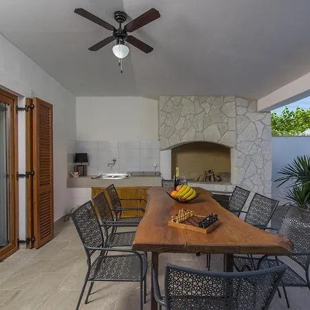 Zlata Vilă Polje (Krk)